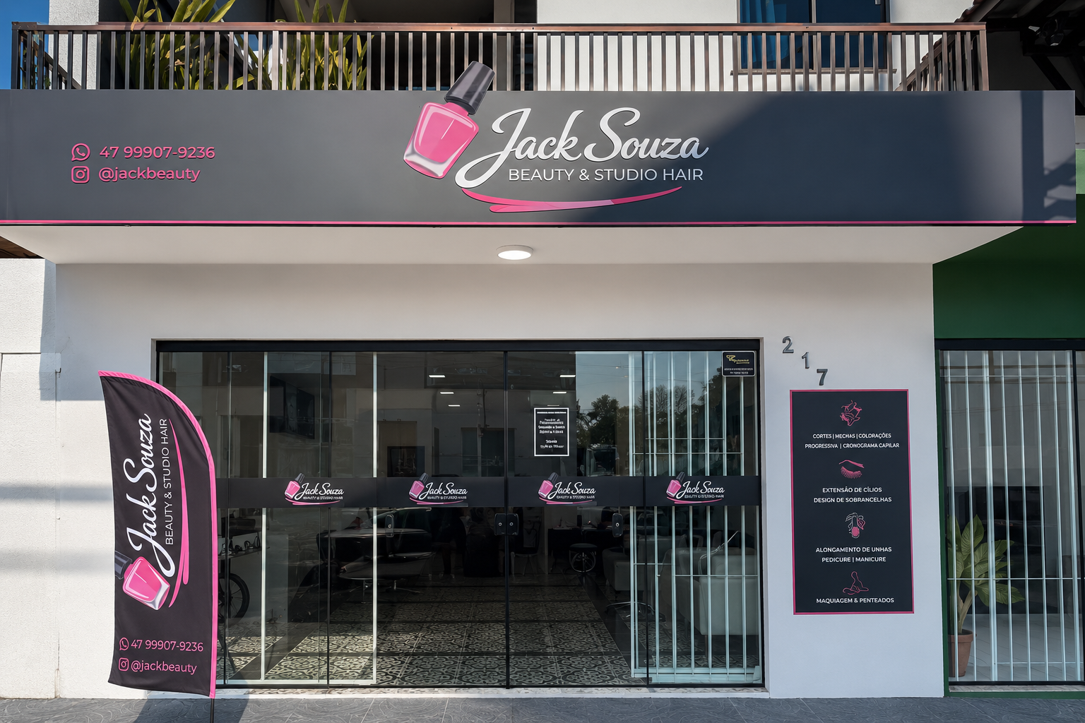 Interior do salão Jack Souza Beauty em Itajaí