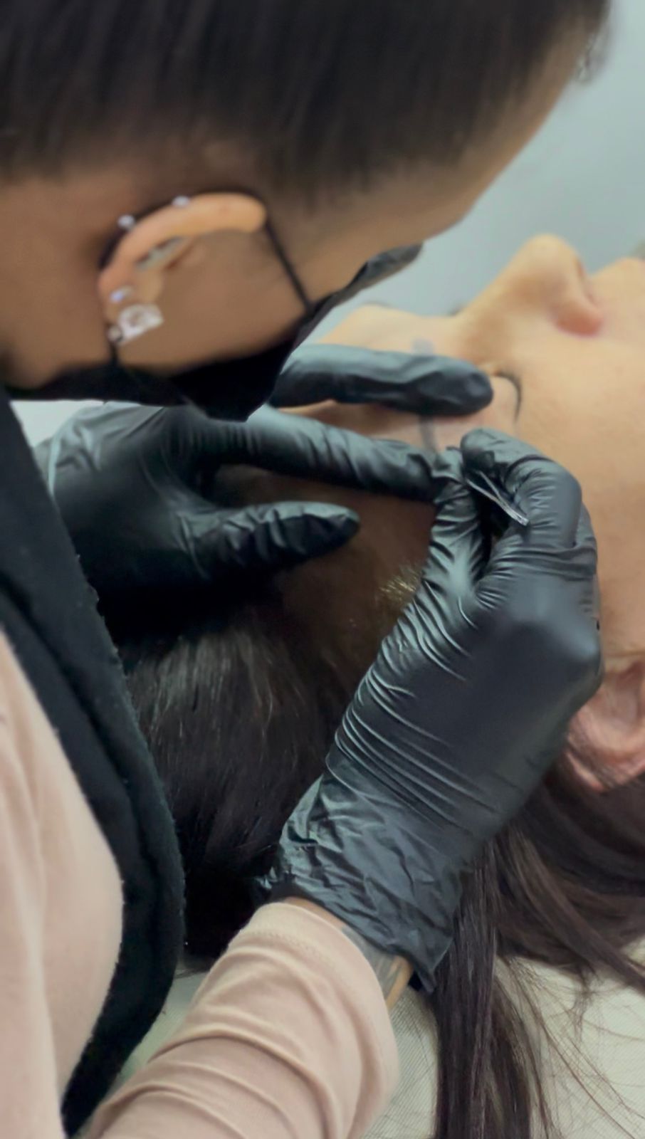 Serviços de sobrancelhas — Design personalizado e henna